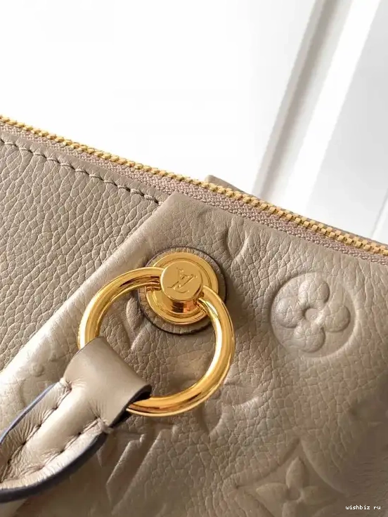 WIS VUITTON V MM TOTE LOUIS 0617
